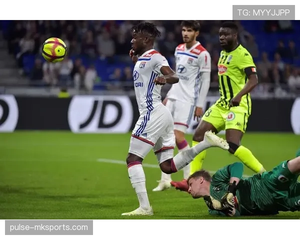 塔利亚菲科加盟里昂,开启法甲新篇章,状态备受期待 塔利亚菲科加盟里昂,开启法甲新篇章,状态备受期待