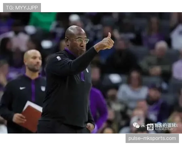 罗伯特·威廉姆斯挡拆制造优势拉开防线提升内线防守效率