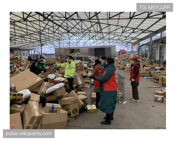 袁心玥机场一现身，包堆成山，让人怀疑自己工资都去哪了